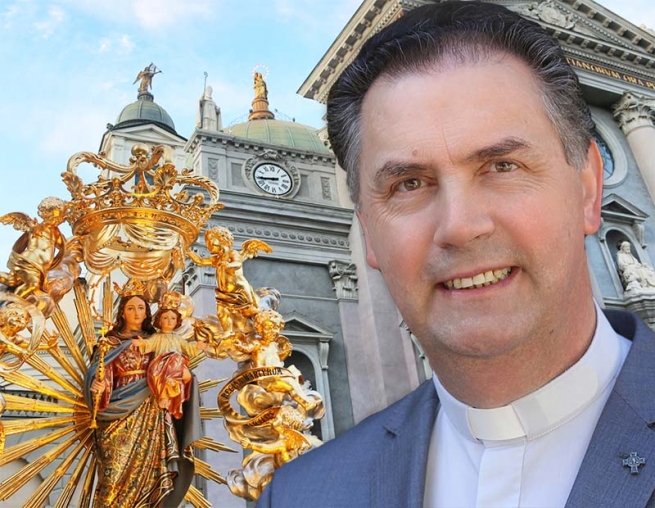 Bajo el Manto de María