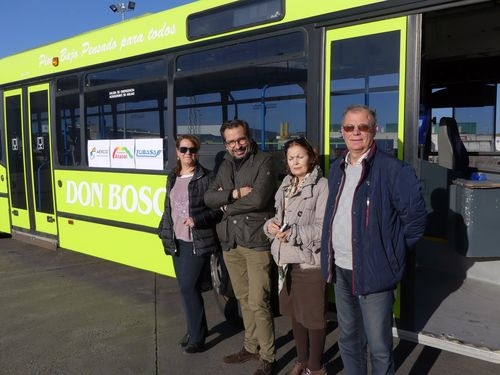 Un bus urbano de Badajoz para niños de la calle en Sierra Leona