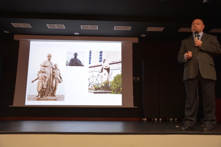Monumentos públicos a Don Bosco en España