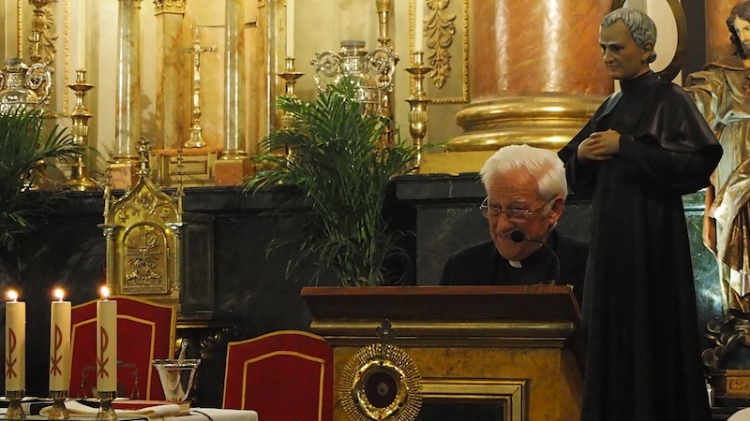 Iglesia de San Antón: Homenaje a Don Bosco y a Mamá Margarita