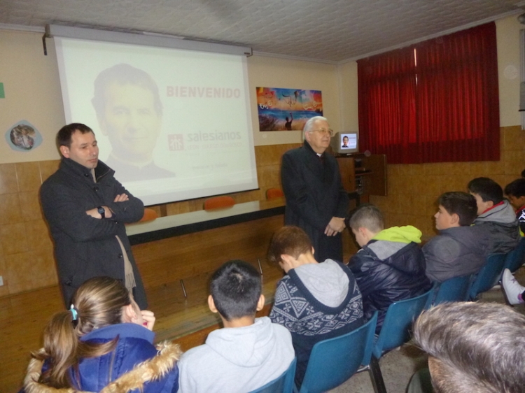 Visita del Obispo de León  al Colegio Don Bosco