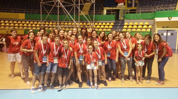 Con los jóvenes, para los jóvenes