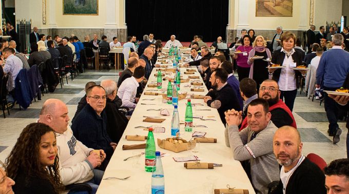 El Papa, como Don Bosco, con reclusos y aprendices