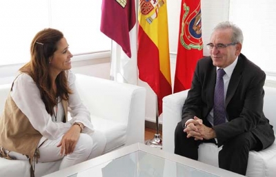 La alcaldesa de Ciudad Real recibe al nuevo director del Centro Hermano Gárate