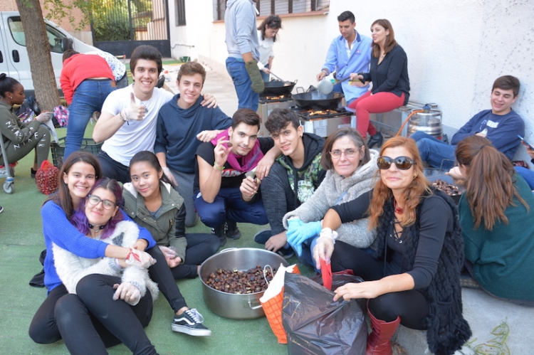 En Salesianos Estrecho Don Bosco repartió Castañas