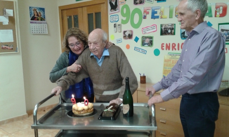 Celebrando 90 años de vida y visita del Vicario de Zona