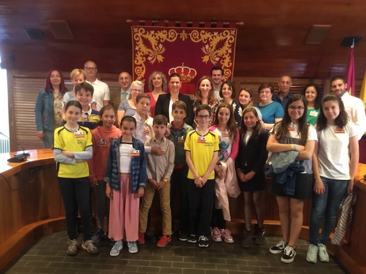La alcaldesa de Puertollano recibe a los representantes del proyecto “Going Green”