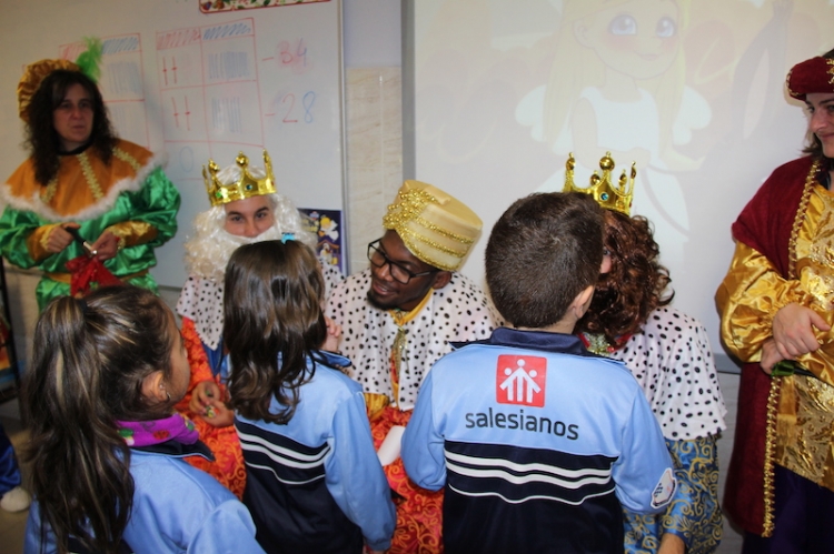 Los Reyes Magos visitan Salesianos Pizarrales