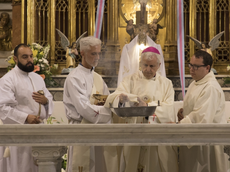 Consagración del Altar de la Iglesia de María Auxiliadora en Vigo