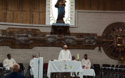 La Comunidad del Teologado celebra la vocación de tres salesianos