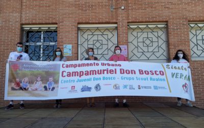 Representantes del Ayuntamiento de Villamuriel en la inauguración del Campamento Urbano