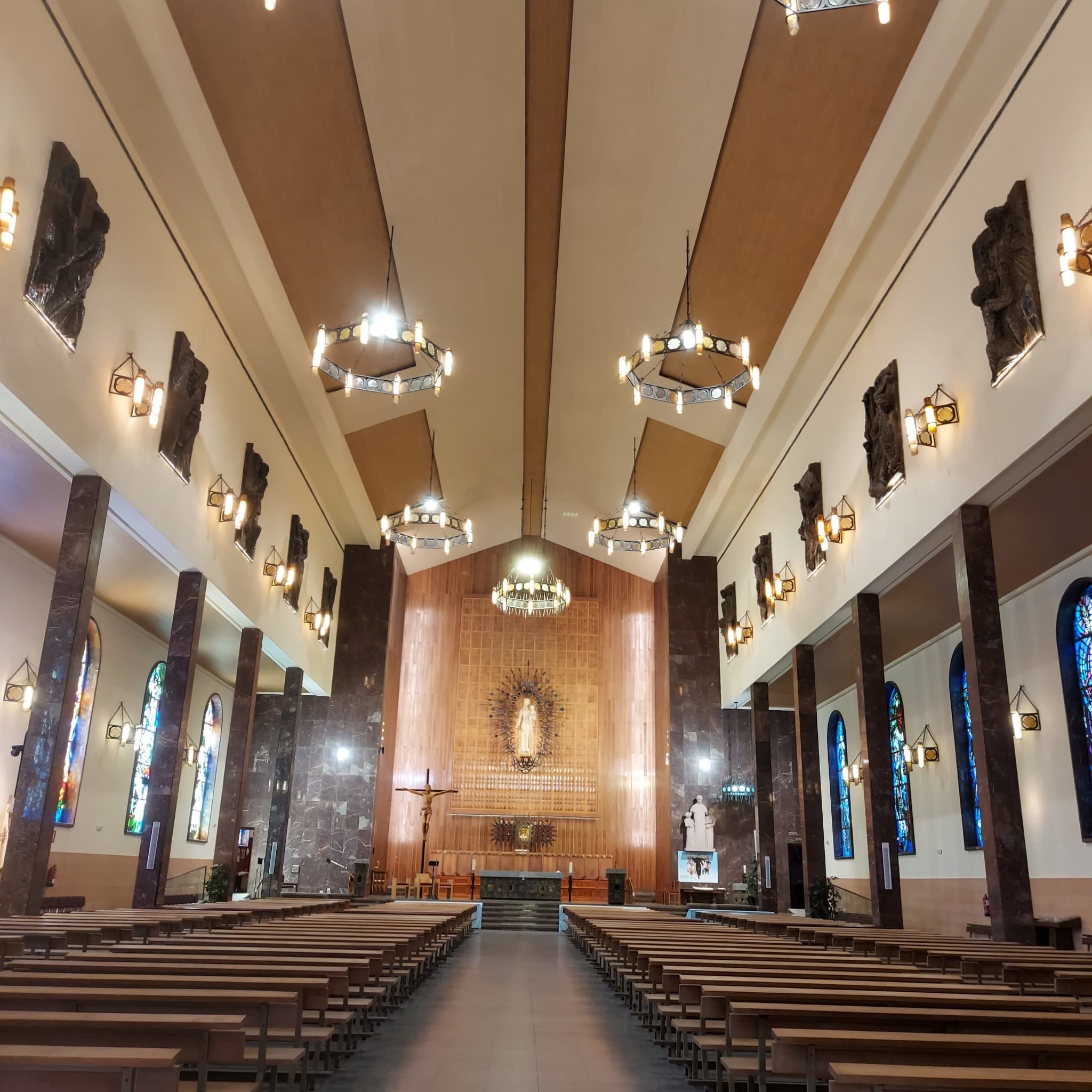 El Santuario de María Auxiliadora de Madrid retoma la normalidad tras su reapertura El Santuario de María Auxiliadora de Madrid retoma la normalidad tras su reapertura